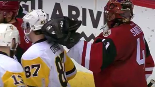Smith fiddles with Crosby's helmet during net-front scrum