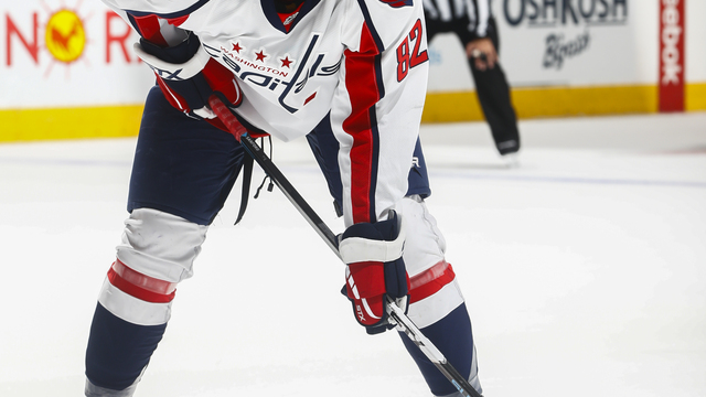 Watch: Zach Sanford's 1st NHL goal keeps Capitals' home streak alive