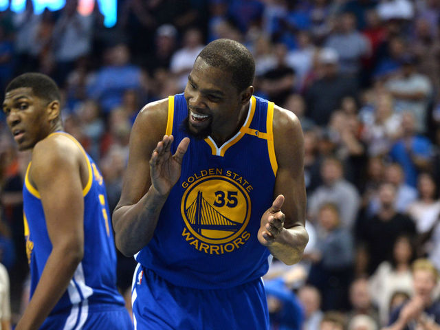 Watch: Durant shoots jumpers before game