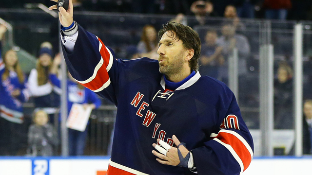 The King: Lundqvist becomes 1st European goalie to win 400 games