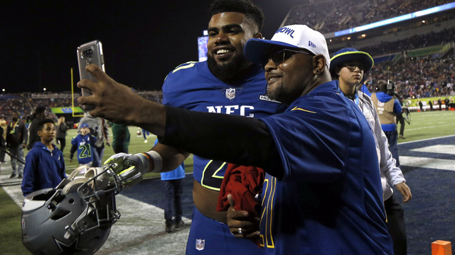 Jones: Elliott still learning how to deal with fame