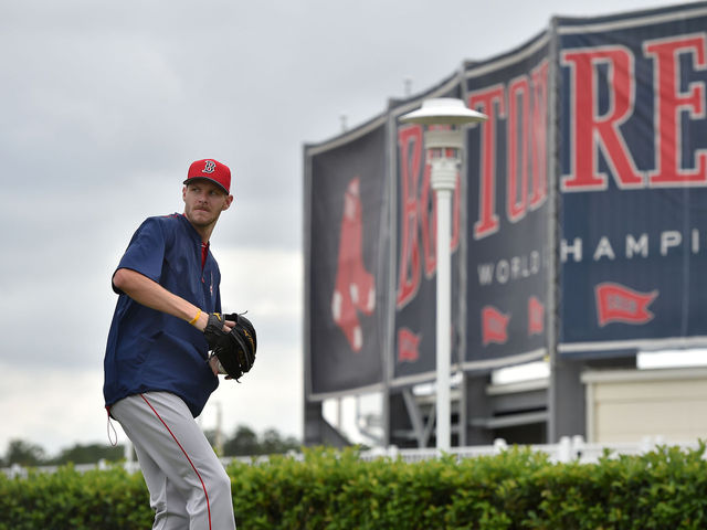 Oddsmakers tab Red Sox, Cubs as World Series favorites