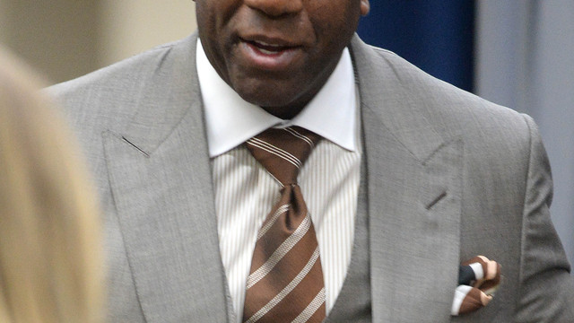 Magic Johnson lobbies for Kobe to join Lakers' front office