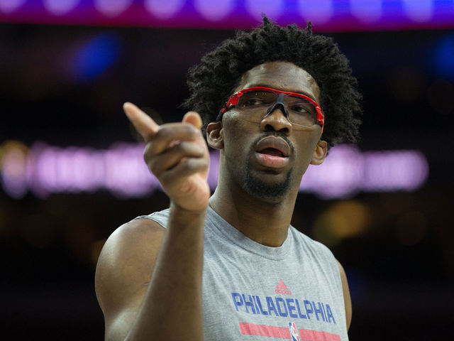 Embiid unhappy with 76ers' handling of his knee injury