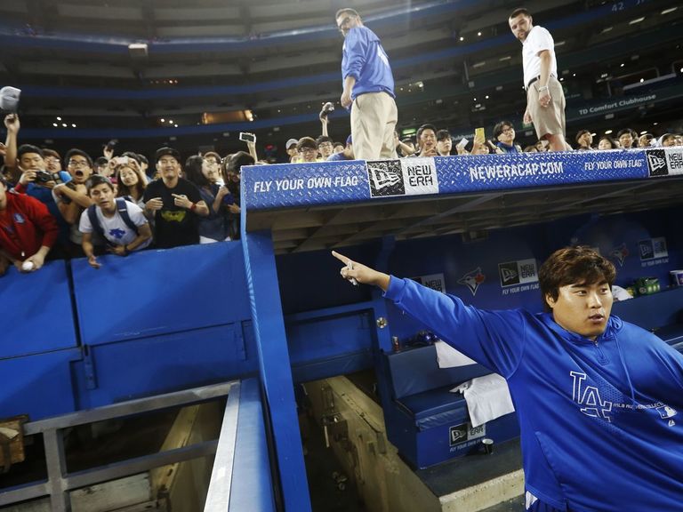 Los Angeles Dodgers on X: Hyun-Jin Ryu with Korean singer Kim