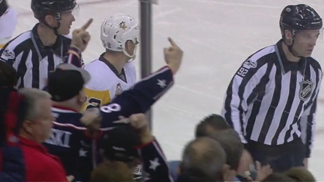 Blue Jackets fan gives Penguins' Hornqvist the double bird