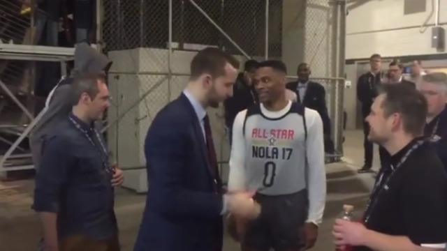 Durant, Westbrook cross paths, things get insanely awkward