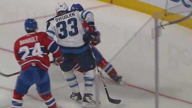 Byfuglien sets up goal with one-handed, behind-the-back pass