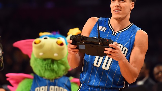 Twitter roasts NBA for underwhelming 2017 Slam Dunk Contest