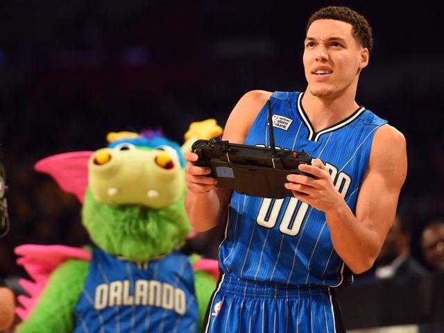 Twitter roasts NBA for underwhelming 2017 Slam Dunk Contest