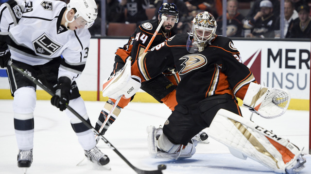 Gibson's stellar play keeping Ducks afloat in Pacific