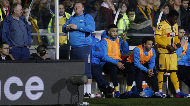 Look: Sutton's Wayne Shaw visits bar at half-time, eats pie on touchline