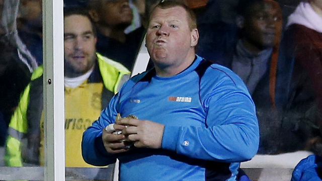 Wayne Shaw resigns from Sutton amid pie bet investigation