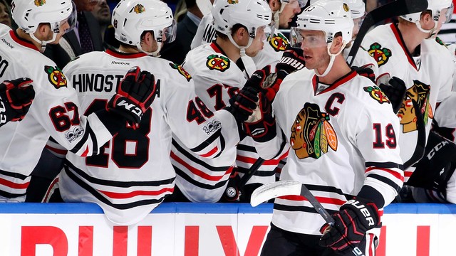 Watch: Toews buries no-look pass from Schmaltz