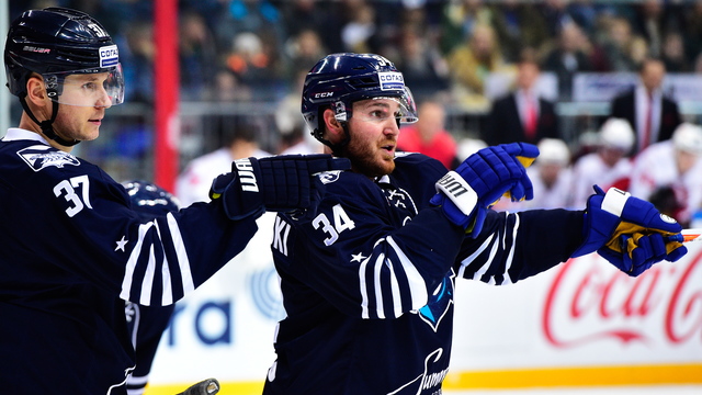 James Wisniewski hopes to jump from minors to NHL playoff team