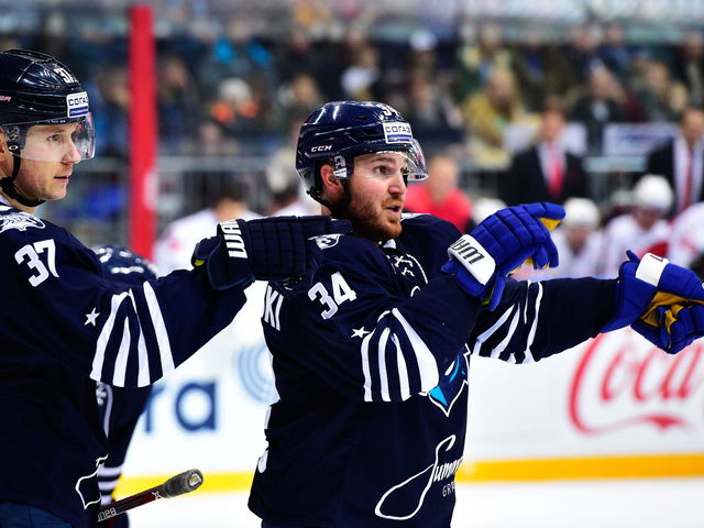 James Wisniewski hopes to jump from minors to NHL playoff team