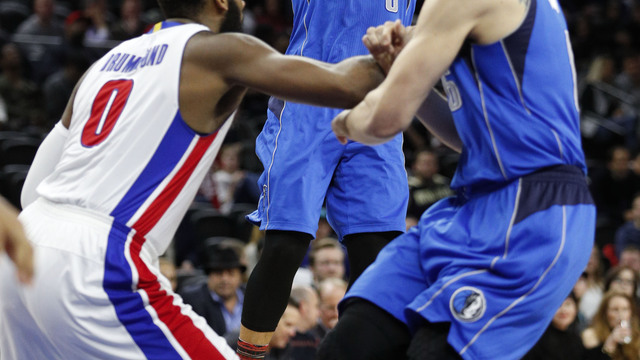 Mavs' Williams, Bogut held out of practice with trade deadline looming
