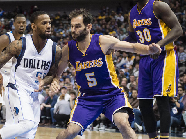 Report: Lakers exploring buyout with Calderon