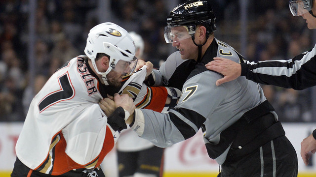 Watch: Kesler drops Carter with devastating right