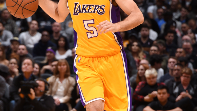 Report: Warriors favored to sign Calderon if bought out by Lakers