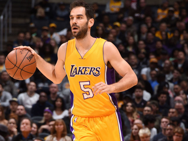 Report: Warriors favored to sign Calderon if bought out by Lakers