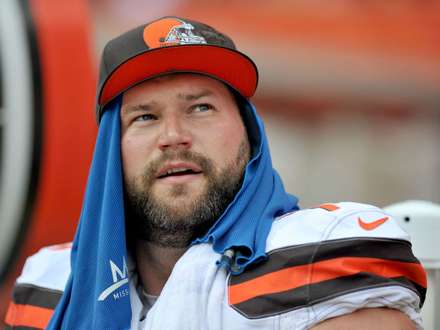 Browns' Thomas on raise despite injury: 'It's the right thing to do'