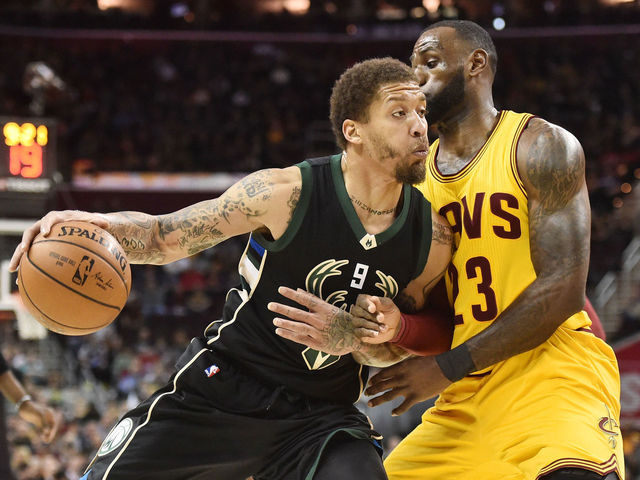 Bucks' Beasley won't return after suffering grotesque knee injury