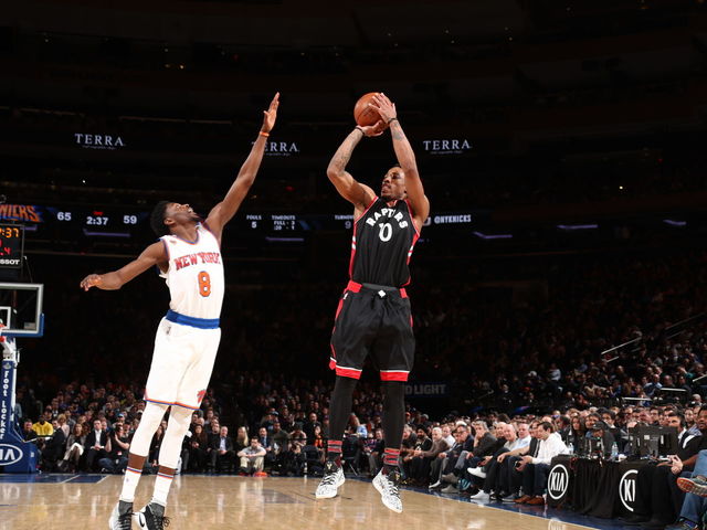 Watch: DeRozan breaks Knicks hearts with game-winning fadeaway