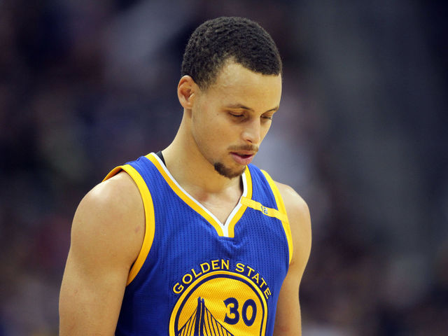 Curry ties NBA record for worst 3-point shooting night