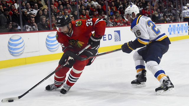 Blackhawks sign Rozsival, Tootoo to 1-year extensions