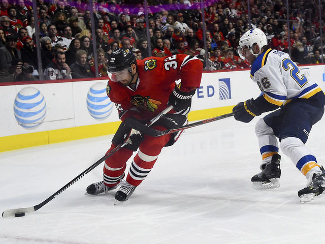 Blackhawks sign Rozsival, Tootoo to 1-year extensions
