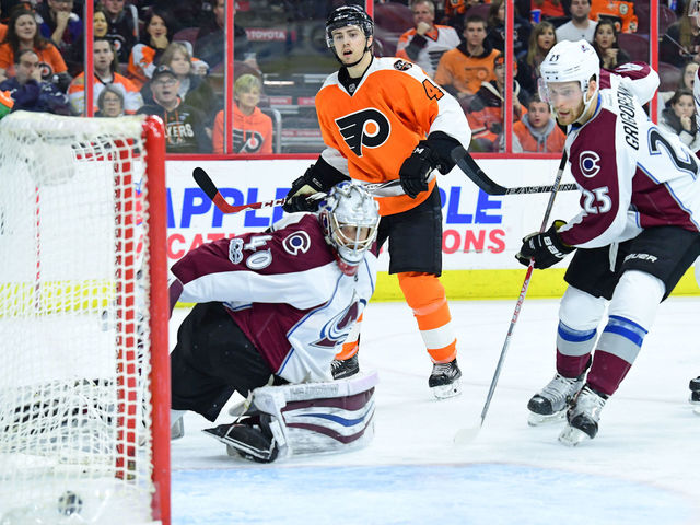 Watch: Flyers' Weal deftly tips in 1st career goal
