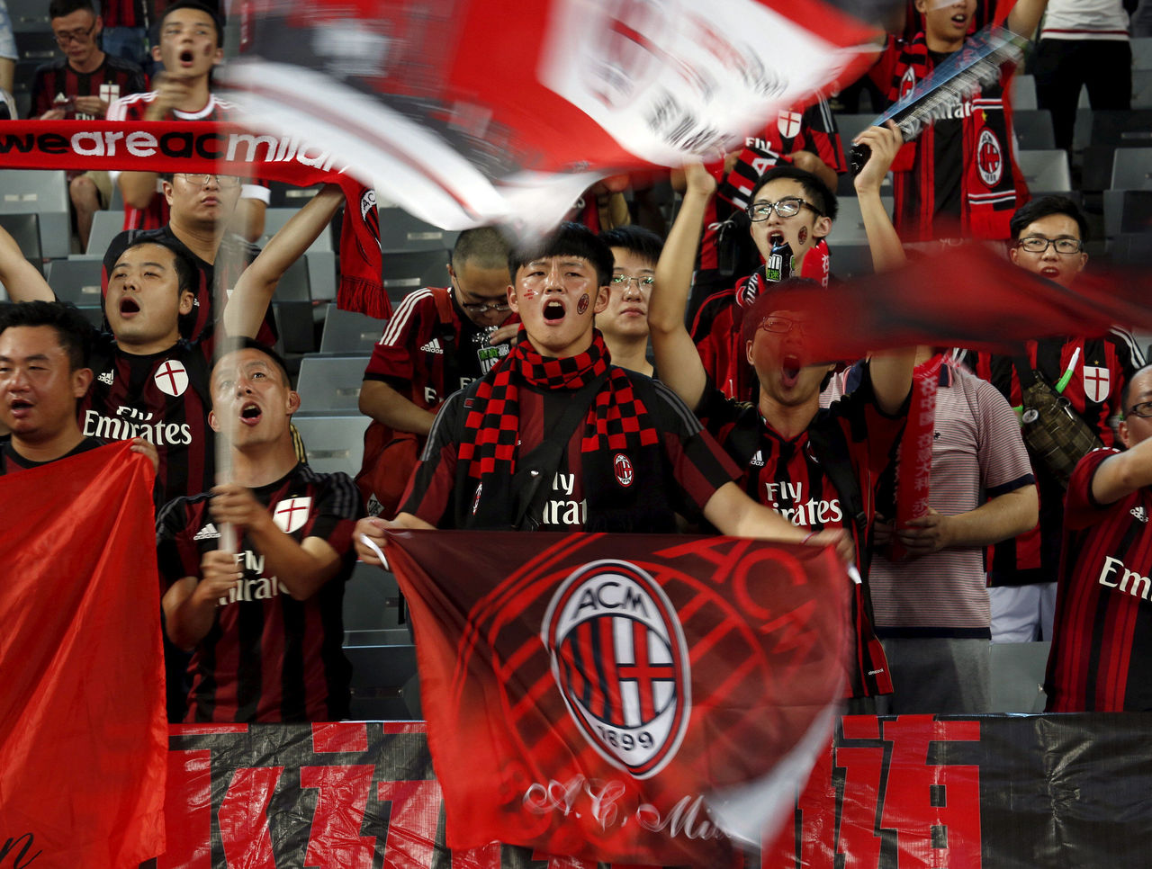 Chinese Consortium Poised To Seal Takeover Of Ac Milan This Week Thescore Com