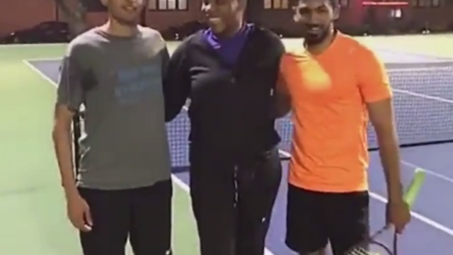 Serena Williams challenges strangers to tennis match