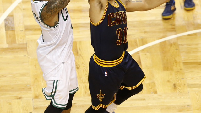 Isaiah comes up clutch, Deron misses go-ahead 3 in wild Celtics-Cavs finish