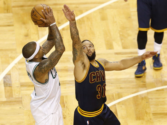 Isaiah comes up clutch, Deron misses go-ahead 3 in wild Celtics-Cavs finish