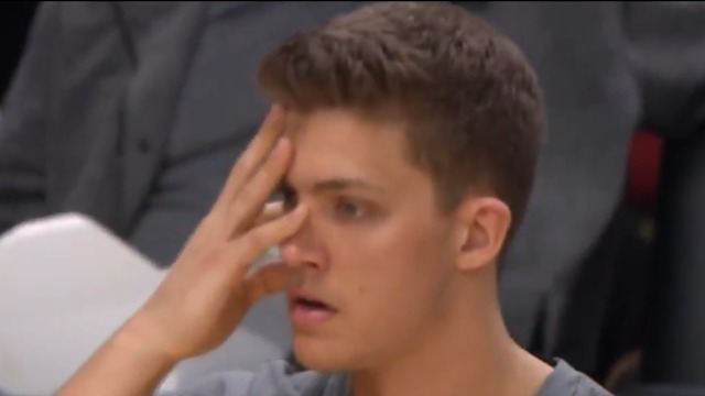 Leonard doesn't know how to react to Lillard's 3-pointer