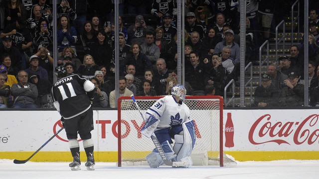 Kopitar keys Kings' comeback, Leafs drop 4th straight