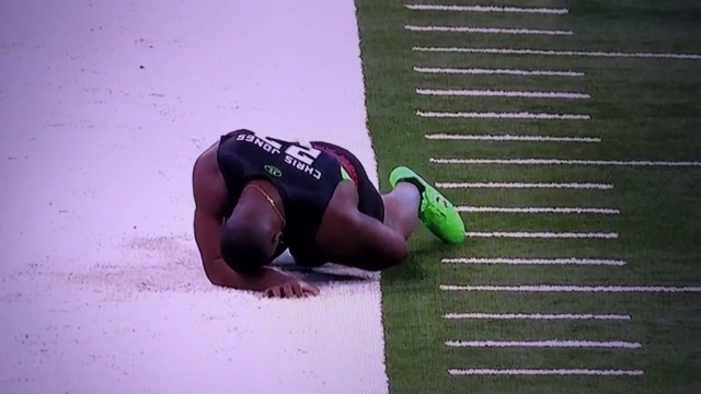 Infamous 40-yard dasher warns runners: Wear tights, not boxers
