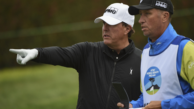Mickelson's caddie unable to finish round due to stomach virus