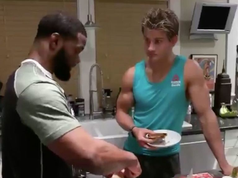 Woodley shocks Northcutt by seasoning chicken