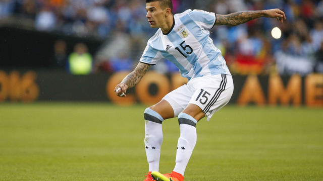 Internacional signs Victor Cuesta to 4-year contract