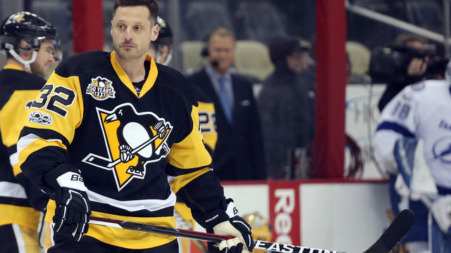 Penguins' banged-up blue line needs Streit, Pouliot to step up