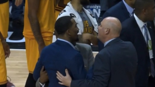Cavs' Smith gets heated after watching McGruder smack Frye