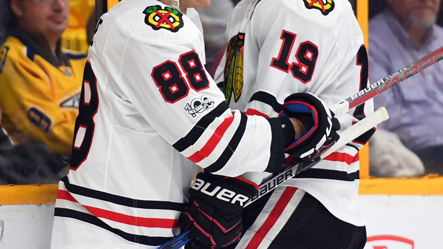 Kane, Toews leading Blackhawks' rise back to Stanley Cup favorites