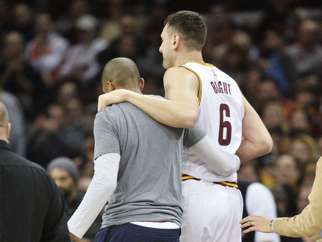 LeBron recounts Bogut's leg injury: 'I heard it crack'