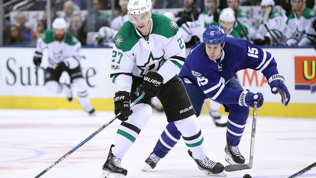Stars sign Adam Cracknell to 1-year extension