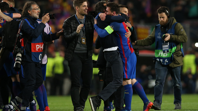 Luis Enrique goes wild after Roberto's clinching goal