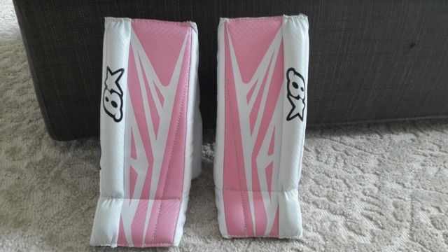 Raanta gets newborn daughter pint-sized goalie pads