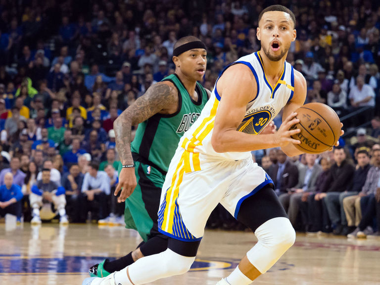 Watch: Curry throws up prayer, Olynyk tips it in | theScore.com